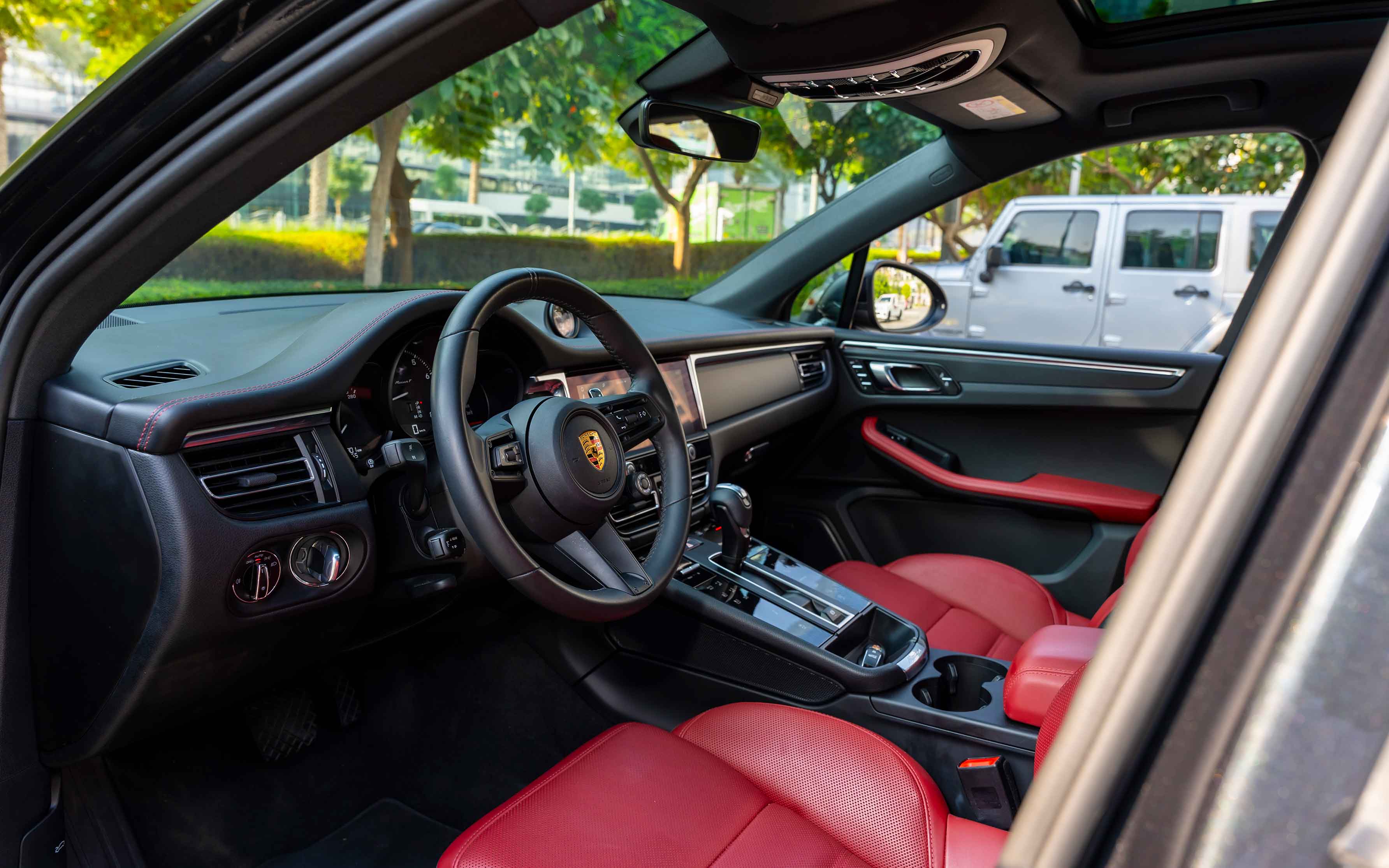 Car thumbnail 4